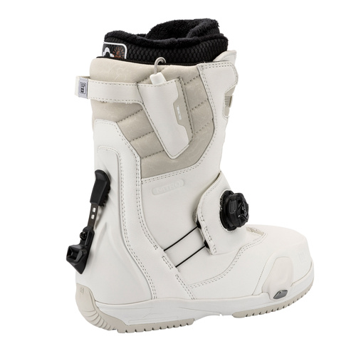 NITRO Step On ® + Cave TLS 2026: women's snowboard bindings + boots | HEAT Modlable | BOA ® | The Ultimate Fit & Convenient Interface | white & white