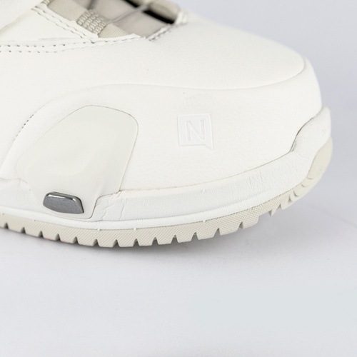 NITRO Step On ® + Cave TLS 2026: damskie wiązania i buty snowboardowe | HEAT Modlable | BOA ® | The Ultimate Fit & Convenient Interface | white & white
