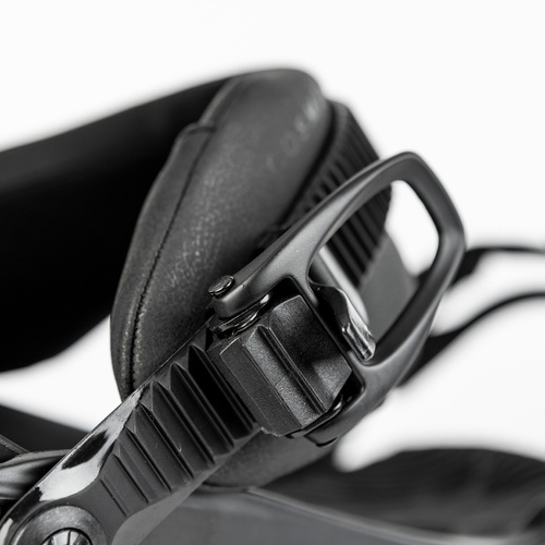 NITRO Cosmic 2025 | women's snowboard bindings | ULTRA BLACK