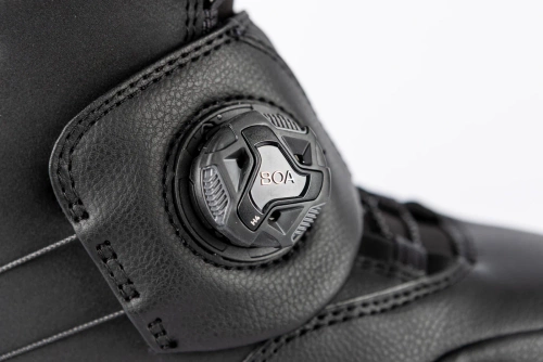 NITRO Step On ® + Cave TLS 2026: women's snowboard bindings + boots | HEAT Modlable | BOA ® | The Ultimate Fit & Convenient Interface | white & black