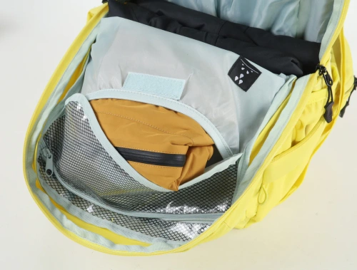 NITRO Slash 25 PRO 2026 | plecak snowboard / splitboard | usztywniaczem i mocowaniem na kask | kompatybilny z bukłakiem i protektorem KOROYD | illiminating