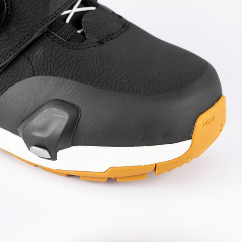 NITRO Step On ® + Venture TLS 2026: snowboard bindings + boots | HEAT Modlable | BOA ® | Introducing the New All-Terrain Convenience Fit | black & black